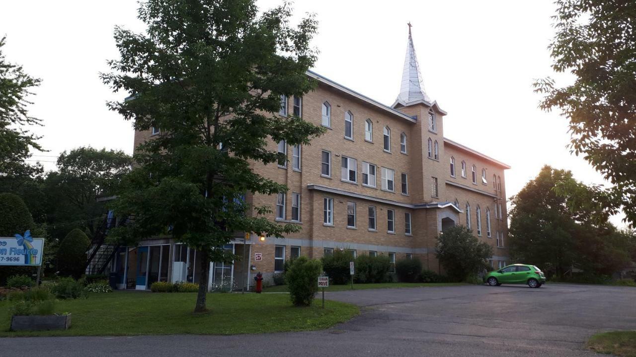 Mhotel Domaine L'Envolee- Maison Fleurie Викториавил Екстериор снимка